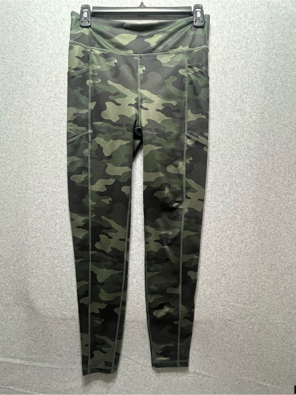 GapFit Camo Print Leggings Size S Tall High-Waisted Athletic